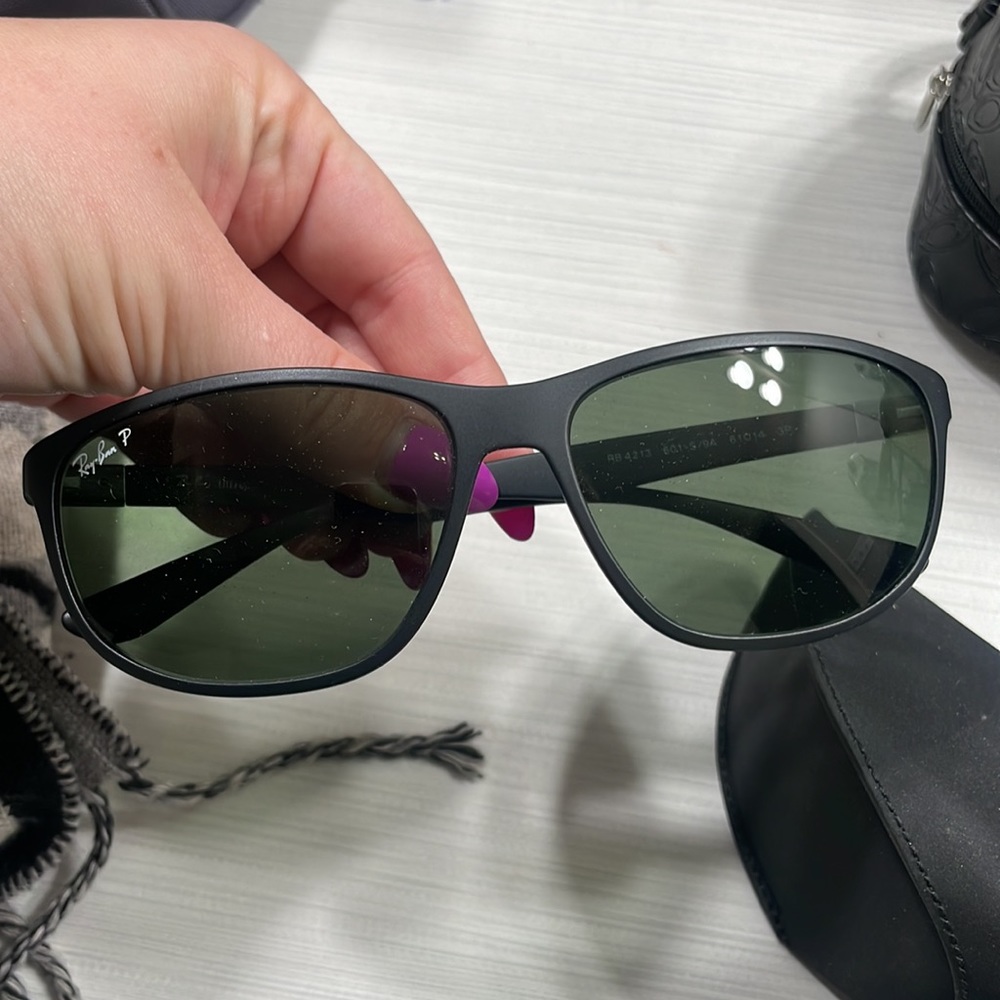 Men’s ray ban polarized sunglasses comes with case
